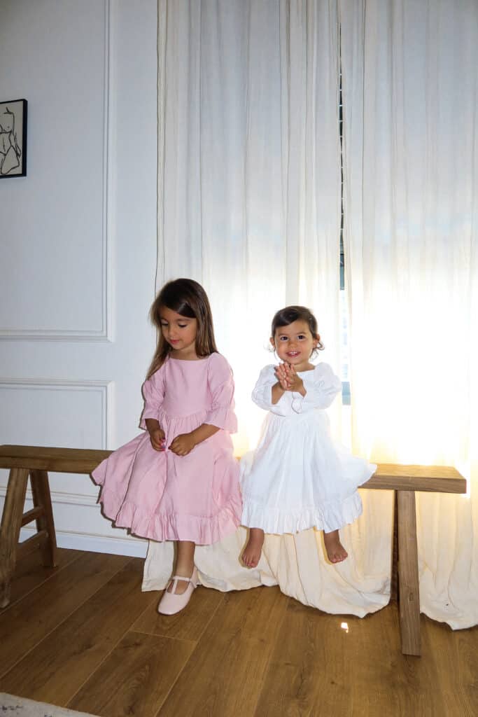 ⁦Ashley Dress | White Love⁩ – תמונה ⁦3⁩