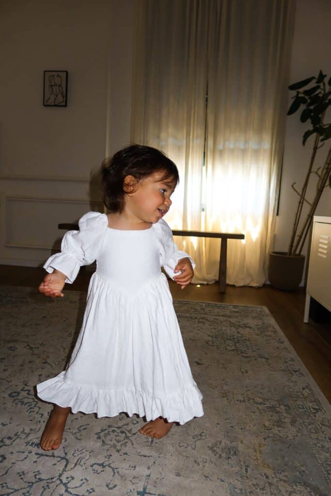 ⁦Ashley Dress | White Love⁩ – תמונה ⁦6⁩